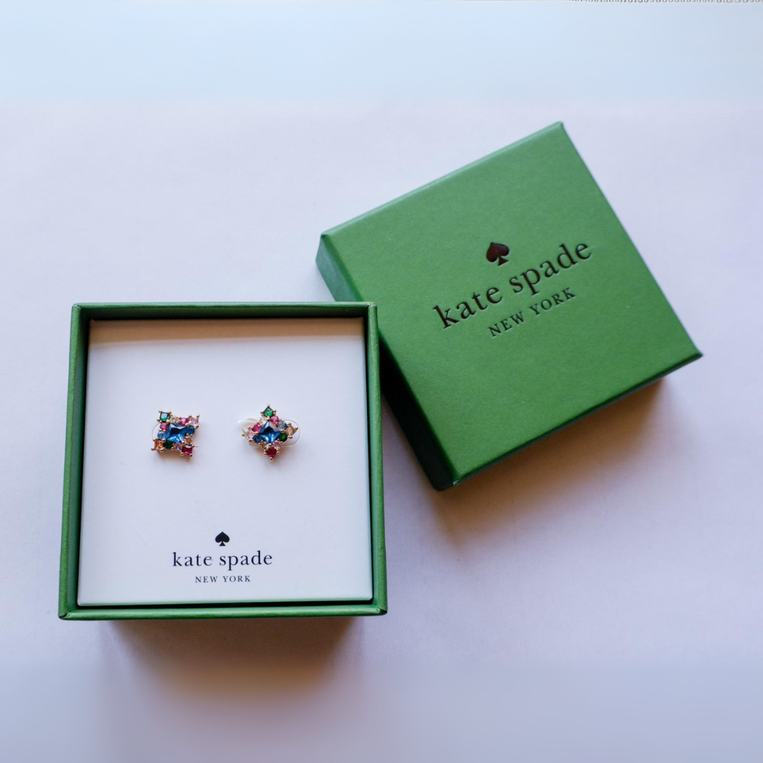 Aretes con detalles en colores