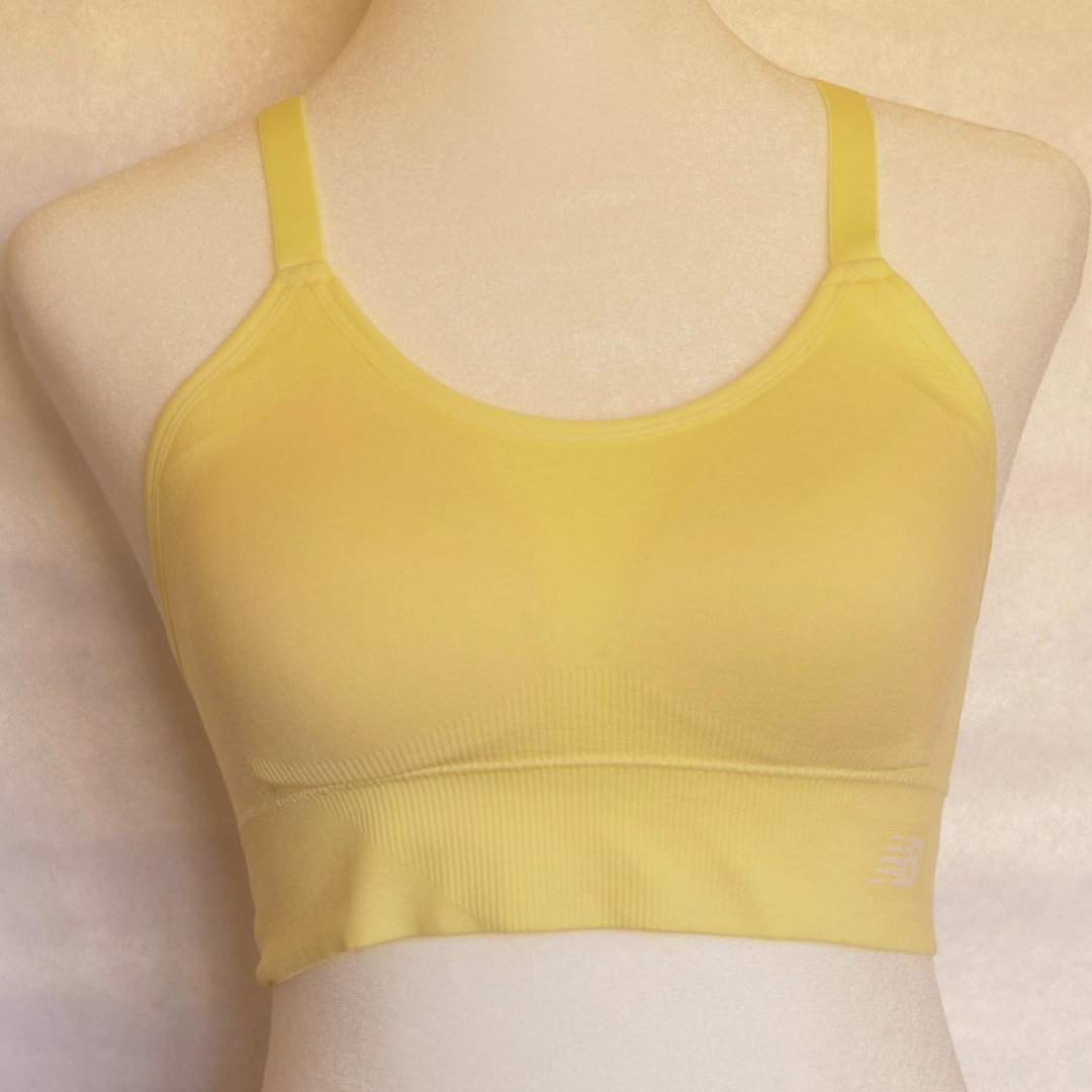 Conjunto de dos top deportivos New Balance