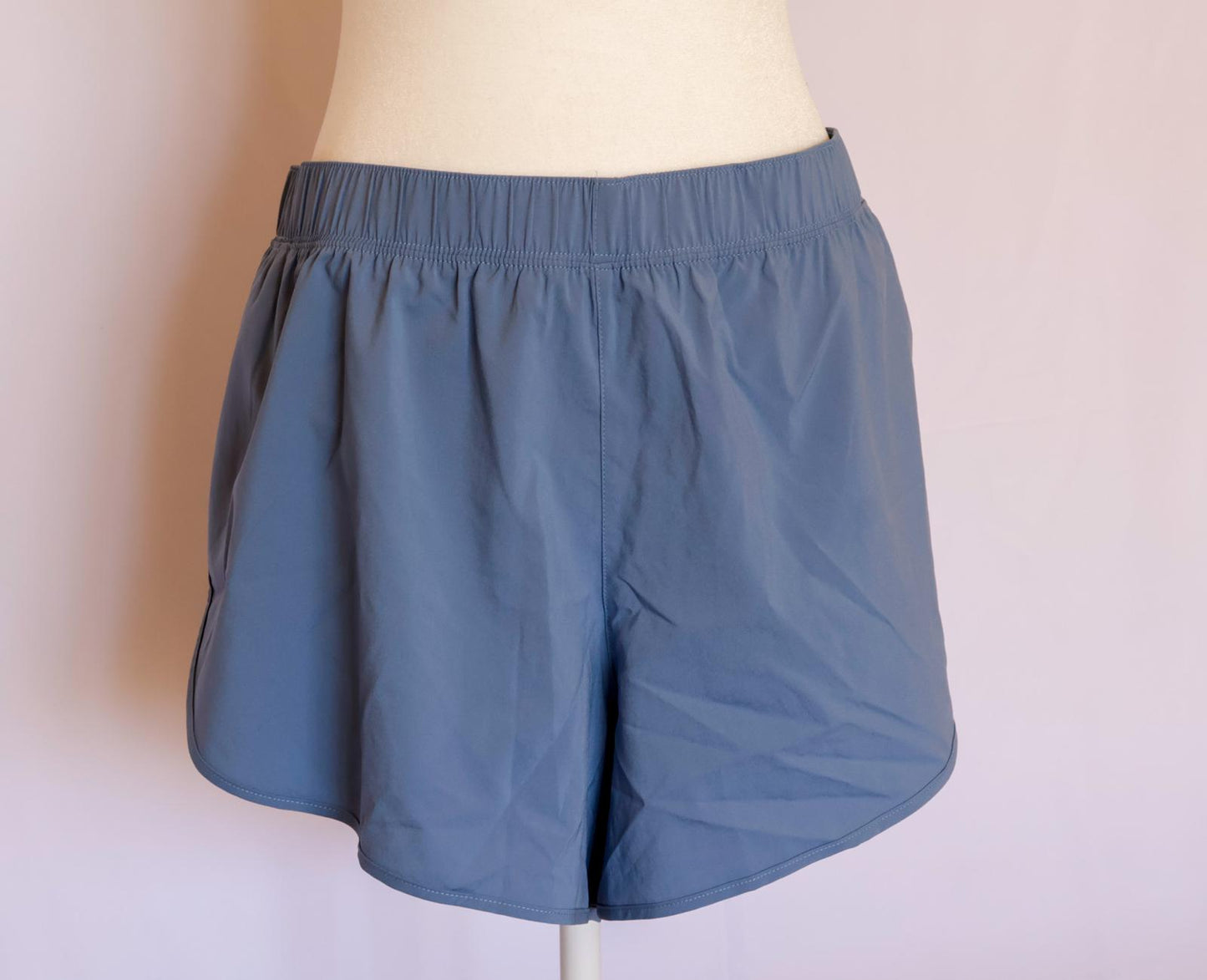 Pantaloneta de mujer celeste oscuro New Balance