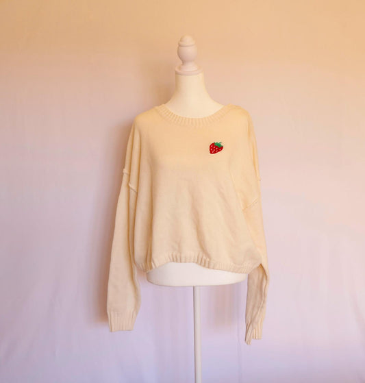 Suéter manga larga crema con fresa